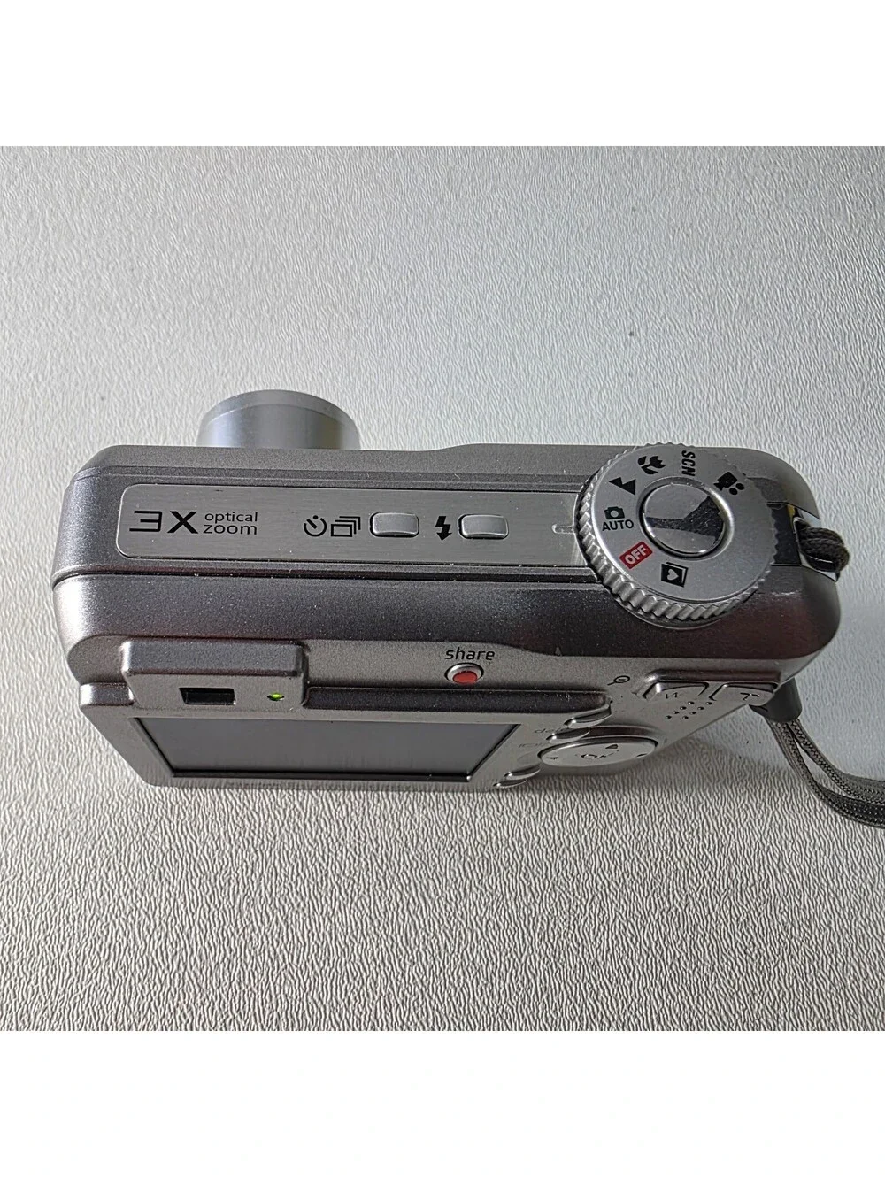 Kodak EasyShare C743 7.1MP Digital Camera With Batteries, Silver Works - READ